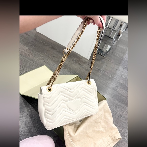 White, Gucci flap bag. Cute summer bag! Authentic. - Picture 5 of 7